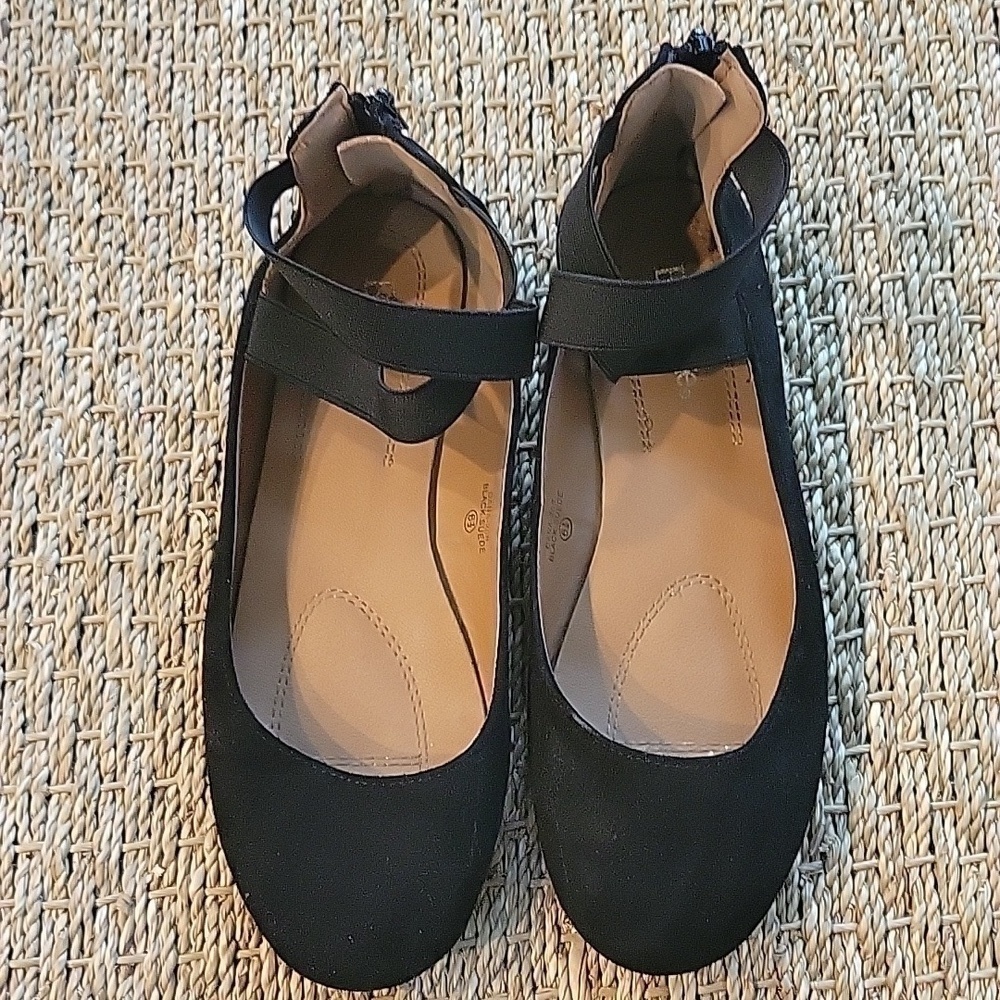 BELLA MARIE black suede ballet flats. Very lightweight. Size is 6.5.